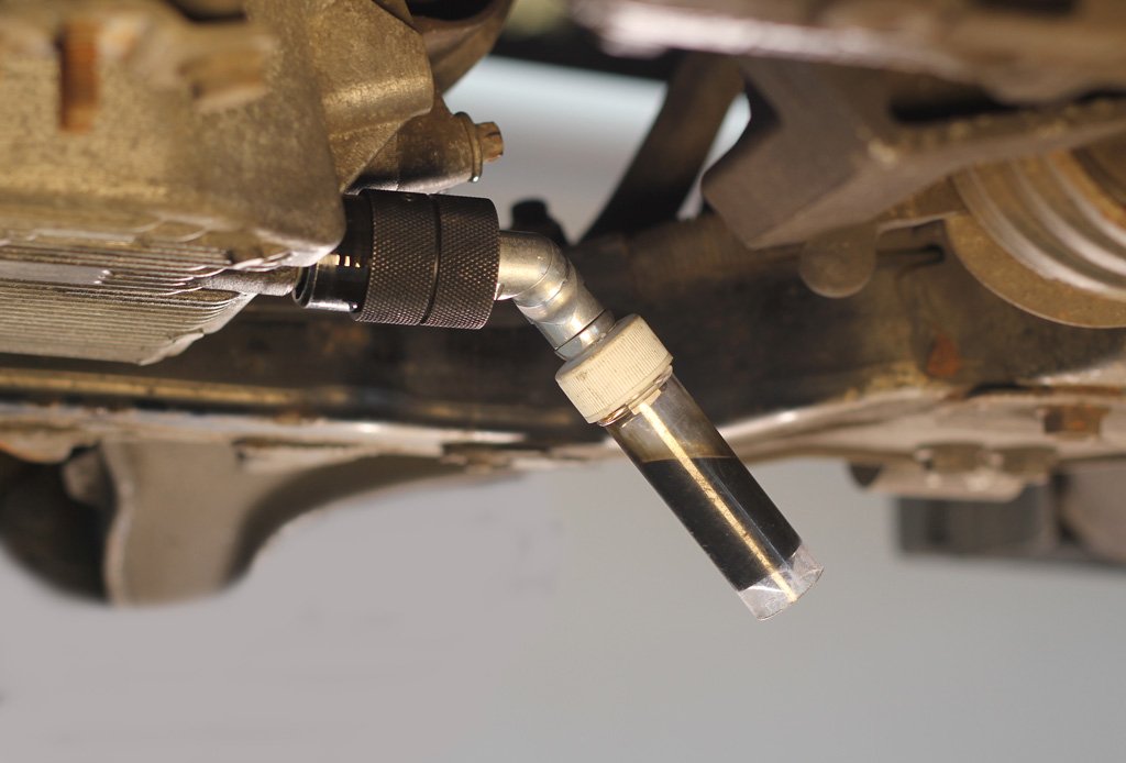 Sealed and consistant fluid sampling,  assists  accurate data for preemptive maintenance . 